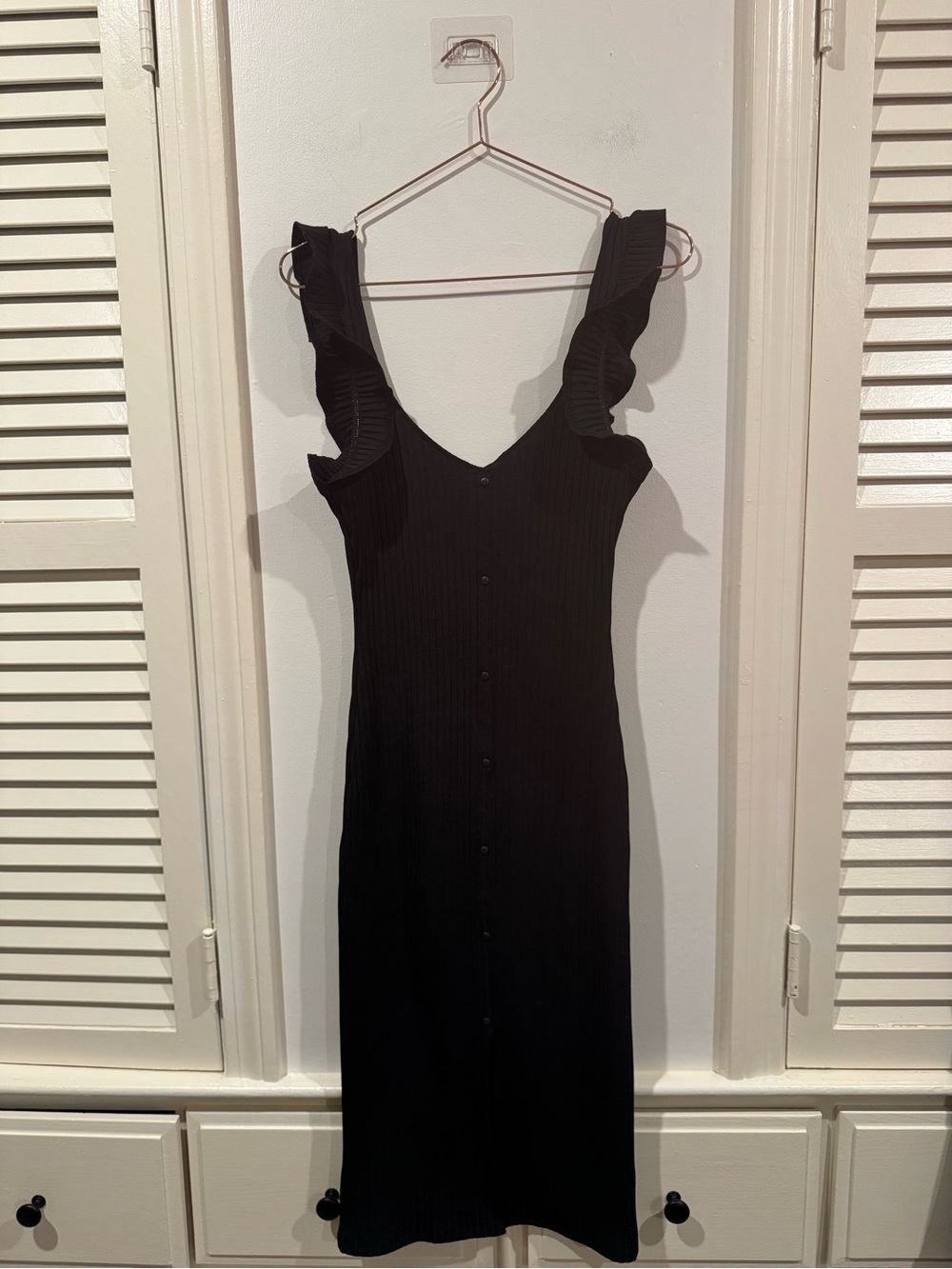Zara Black Ribbed Ruffle Trim Sleeveless V-Neck Below the Knee Midi Dress